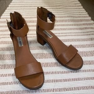 leather heeled sandal